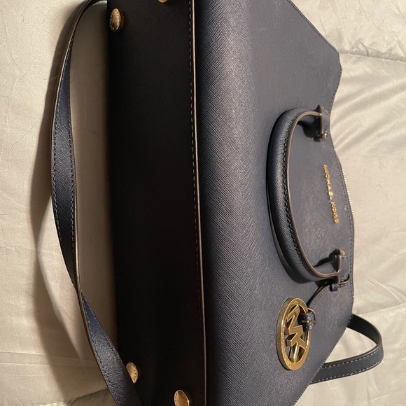 Michael Kors navy blue satchel with gold details - Picture 3 of 5